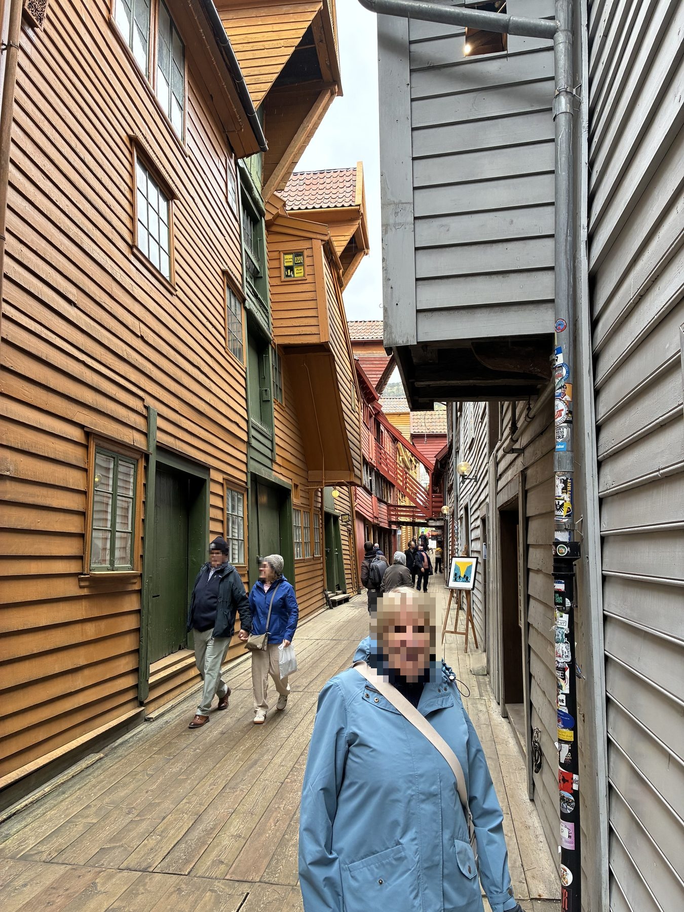 Mum in a Bryggen alley